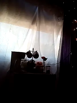 LUISSLEONN0958 online show from November 3, 2025, 8:23 pm