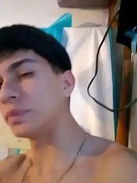 LUISSLEONN0958 online show from September 24, 2025, 4:02 pm