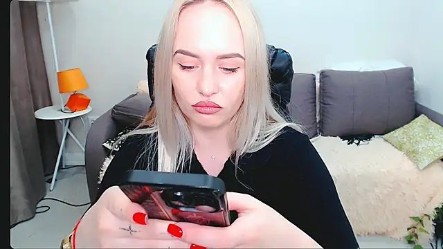 LiluMoon   online show from April 3, 2026, 3:51 pm