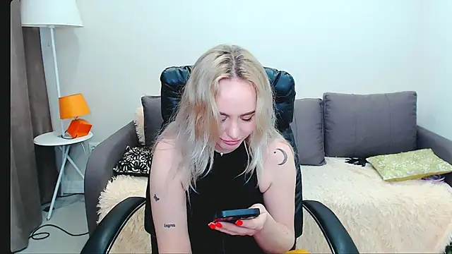 LiluMoon   online show from April 1, 2026, 1:41 pm