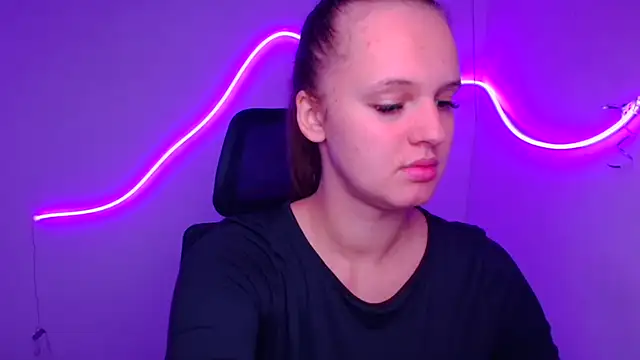 Snapshot of Aurora_White chatting on September 17, 2025, 11:12 am Aurora White online show from September 17, 2025, 11:12 am