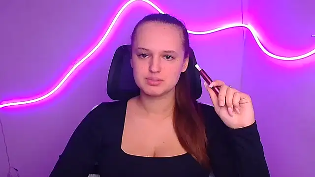 Snapshot of Aurora_White chatting on October 6, 2025, 11:33 am Aurora White online show from October 6, 2025, 11:33 am