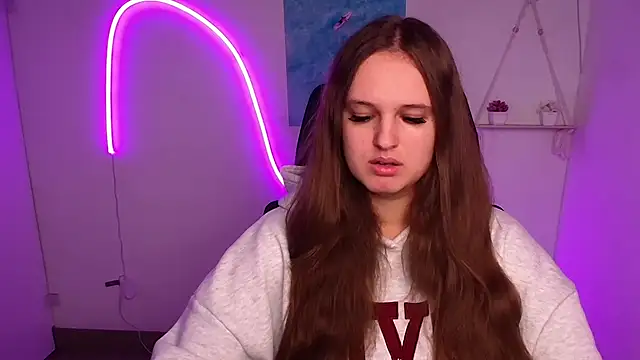 Snapshot of Aurora_White chatting on October 21, 2025, 11:31 am Aurora White online show from October 21, 2025, 11:31 am