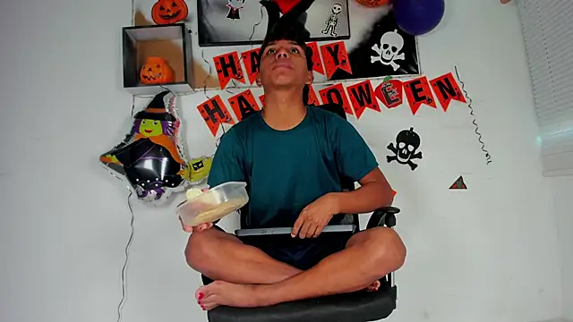 Snapshot of tyler_twink_boy chatting on October 28, 2025, 12:26 pm tyler twink boy online show from October 28, 2025, 12:26 pm