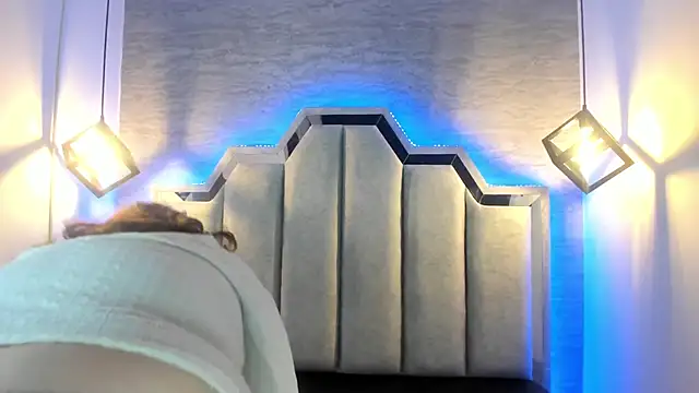  Emily rosee  online show from September 22, 2025, 11:16 am