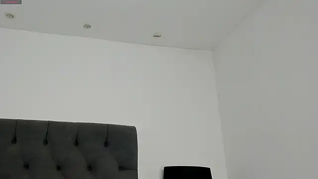 Snapshot of VictoriaParkeer chatting on February 10, 2026, 12:04 pm VictoriaParkeer online show from February 10, 2026, 12:04 pm