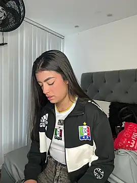 Snapshot of VictoriaParkeer chatting on February 21, 2026, 12:07 pm VictoriaParkeer online show from February 21, 2026, 12:07 pm