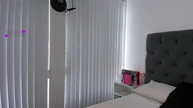 Snapshot of VictoriaParkeer chatting on February 24, 2026, 1:01 pm VictoriaParkeer online show from February 24, 2026, 1:01 pm