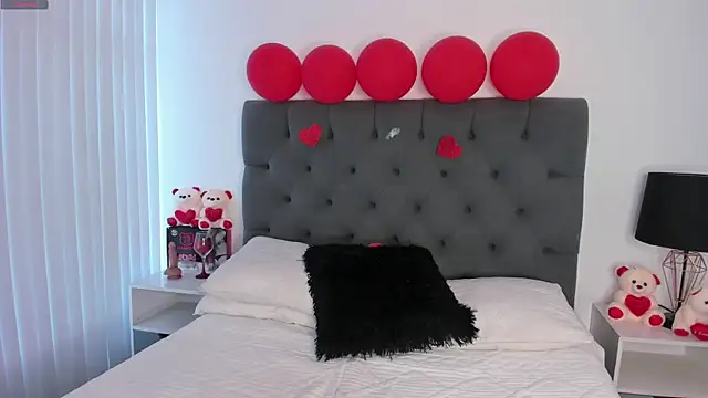 Snapshot of VictoriaParkeer chatting on February 14, 2026, 12:05 pm VictoriaParkeer online show from February 14, 2026, 12:05 pm