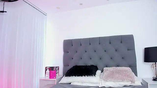 Snapshot of VictoriaParkeer chatting on February 5, 2026, 12:12 pm VictoriaParkeer online show from February 5, 2026, 12:12 pm