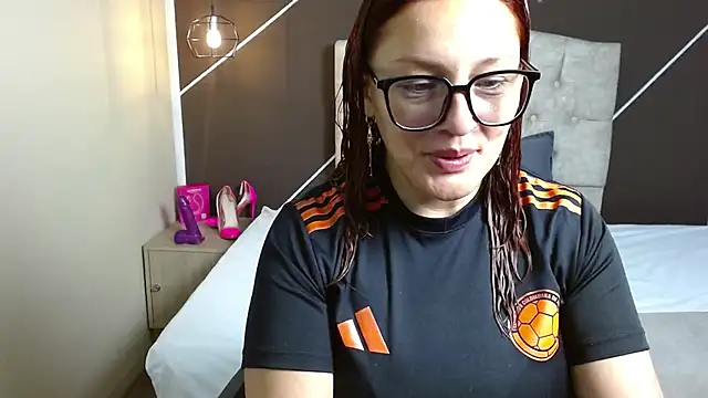 ScarletHott  online show from September 9, 2025, 11:41 am