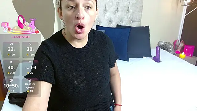 ScarletHott  online show from October 1, 2025, 11:47 am