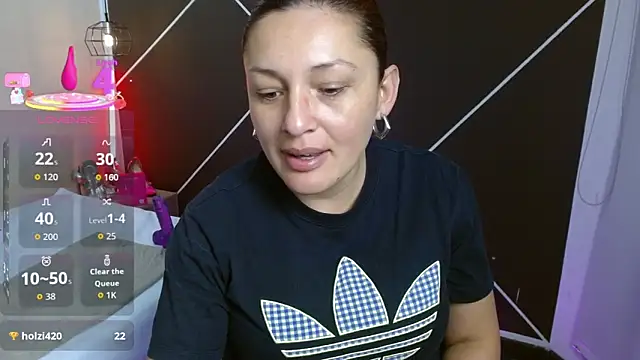 ScarletHott  online show from October 22, 2025, 11:42 am