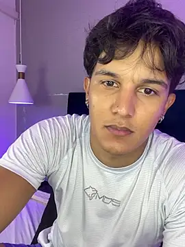 Snapshot of Leo_Savage_ chatting on October 5, 2025, 3:41 am Leo Savage online show from October 5, 2025, 3:41 am