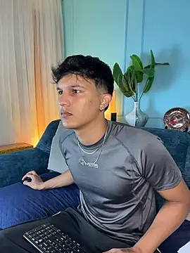 Leo Savage  online show from April 1, 2026, 4:03 am