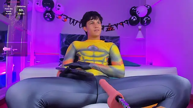 Snapshot of Leo_Savage_ chatting on October 13, 2025, 4:25 am Leo Savage online show from October 13, 2025, 4:25 am