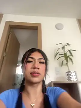 LiaSaenz27 online show from October 23, 2025, 3:43 pm