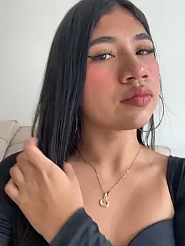 LiaSaenz27 online show from September 18, 2025, 3:26 pm