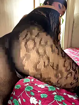 LiaSaenz27 online show from October 2, 2025, 3:26 pm