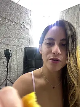 CamileX online show from October 28, 2025, 1:43 pm