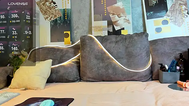 SlyFoxTales  online show from November 26, 2025, 8:20 pm