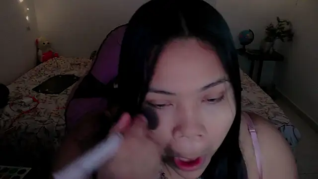 Snapshot of Juicy_elenxx chatting on September 19, 2025, 3:43 am Juicy elenxx online show from September 19, 2025, 3:43 am