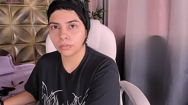 emily-santoss online show from October 20, 2025, 6:08 pm