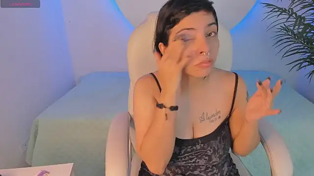 emily-santoss online show from September 18, 2025, 12:41 pm