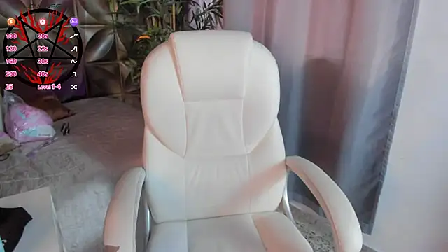 emily-santoss online show from October 8, 2025, 12:39 pm