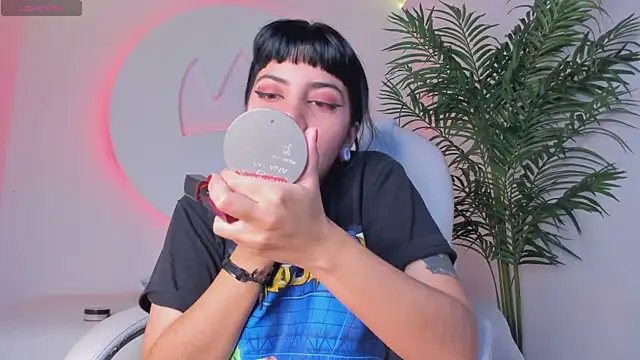 emily-santoss online show from September 26, 2025, 12:23 pm