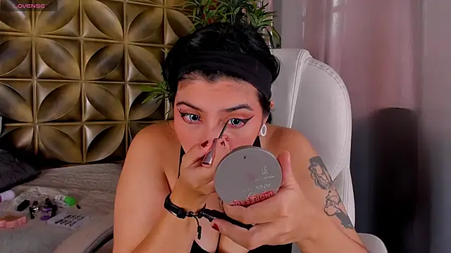 emily-santoss online show from October 24, 2025, 2:16 pm