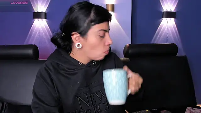 emily-santoss online show from September 28, 2025, 12:56 pm