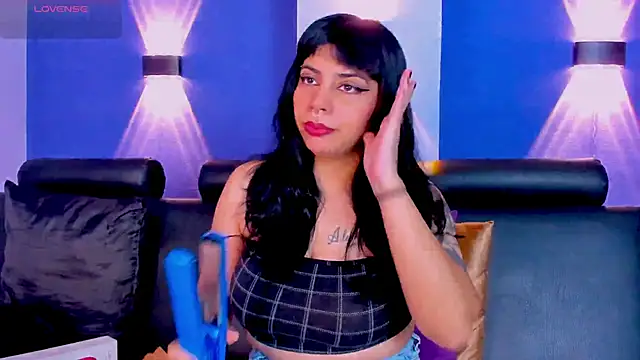 emily-santoss online show from October 2, 2025, 1:58 pm