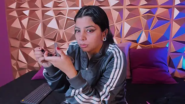 emily-santoss online show from October 3, 2025, 12:28 pm