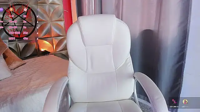 emily-santoss online show from October 6, 2025, 1:23 pm