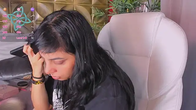 emily-santoss online show from October 22, 2025, 12:26 pm