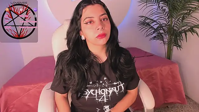 emily-santoss online show from October 4, 2025, 1:12 pm