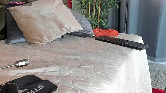 emily-santoss online show from October 30, 2025, 3:09 pm