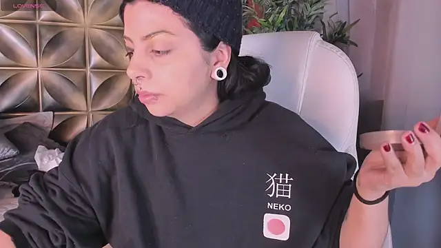 emily-santoss online show from October 25, 2025, 12:39 pm