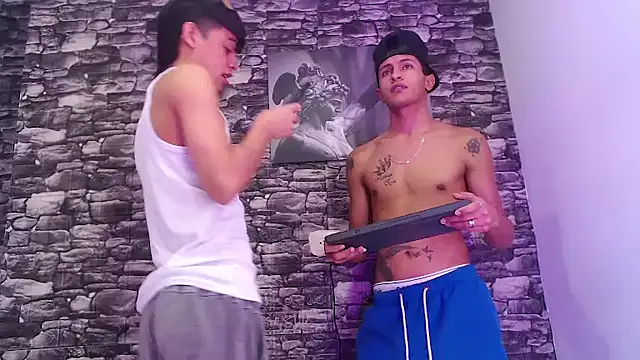 Snapshot of gustavo_saaled19_ chatting on October 19, 2025, 10:01 pm gustavo saaled19  online show from October 19, 2025, 10:01 pm