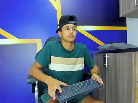 Snapshot of gustavo_saaled19_ chatting on September 17, 2025, 8:00 pm gustavo saaled19  online show from September 17, 2025, 8:00 pm