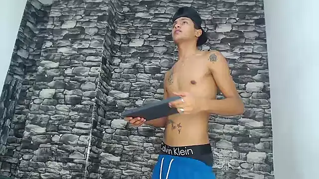 Snapshot of gustavo_saaled19_ chatting on October 17, 2025, 9:49 pm gustavo saaled19  online show from October 17, 2025, 9:49 pm