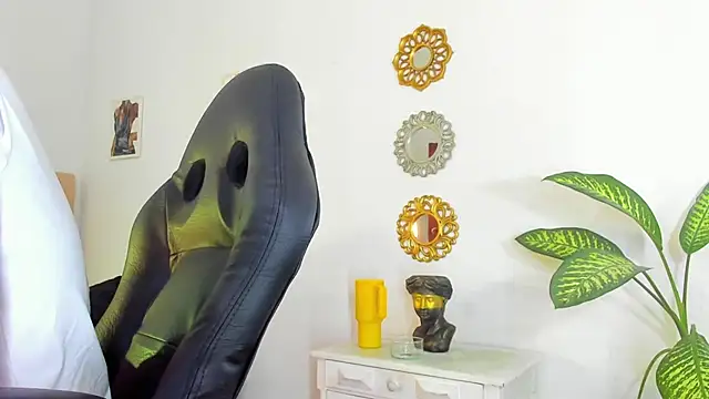  Tarekk  online show from September 24, 2025, 1:50 pm