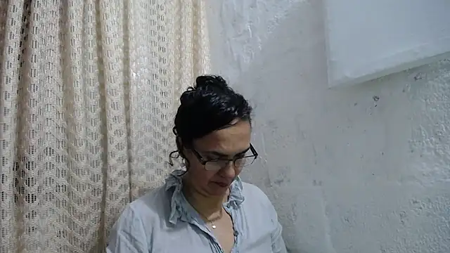 Snapshot of gabbyparker_ chatting on October 9, 2025, 9:32 am gabbyparker  online show from October 9, 2025, 9:32 am