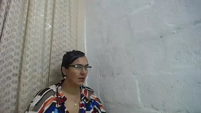 gabbyparker  online show from April 7, 2026, 9:33 am