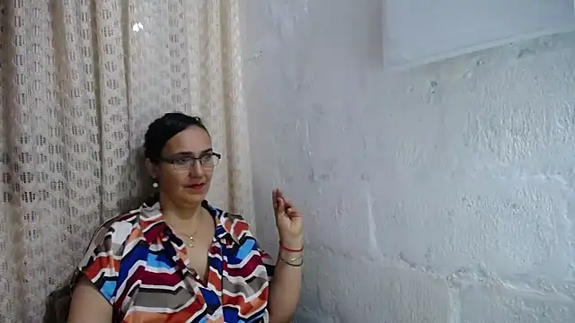 Snapshot of gabbyparker_ chatting on October 16, 2025, 10:01 am gabbyparker  online show from October 16, 2025, 10:01 am