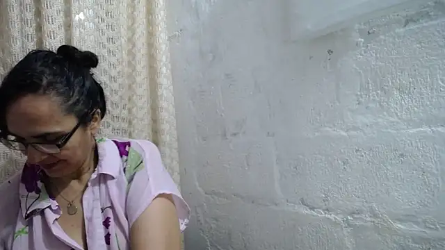 Snapshot of gabbyparker_ chatting on October 11, 2025, 10:49 am gabbyparker  online show from October 11, 2025, 10:49 am