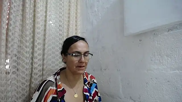 Snapshot of gabbyparker_ chatting on October 31, 2025, 9:43 pm gabbyparker  online show from October 31, 2025, 9:43 pm