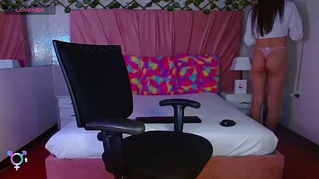 ximena butterfly2 online show from November 30, 2025, 12:22 am