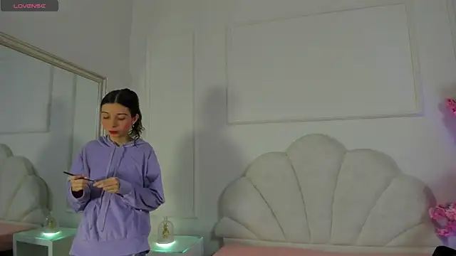 Snapshot of Cloedurant chatting on October 10, 2025, 7:47 pm Cloedurant online show from October 10, 2025, 7:47 pm